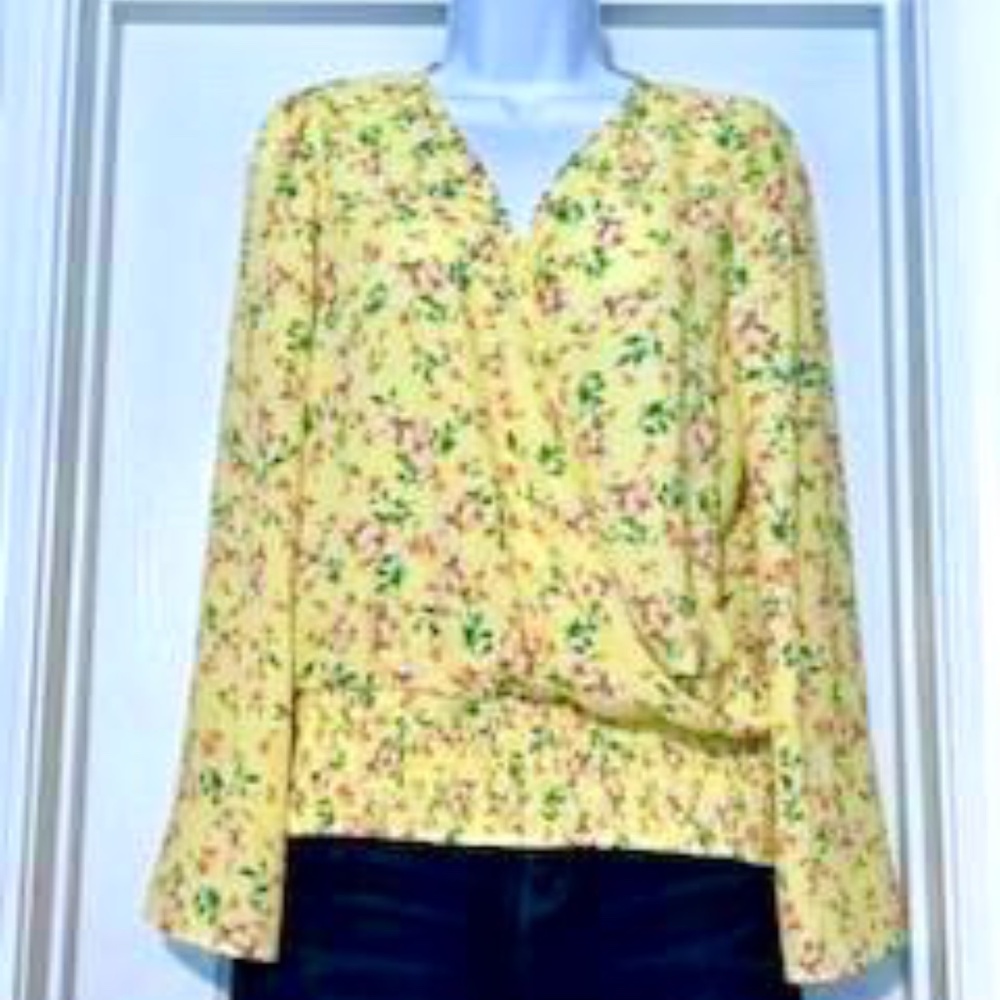💲SALE💲 NWT For the Republic Yellow Floral Print Wrap Front Blouse Sz M